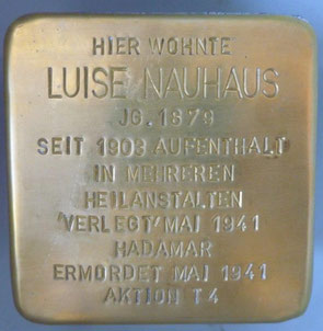 der frisch verlegte Stolperstein