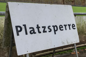 Platz gesperrt und das Testspiel abgesagt (Foto: deutzmann.net)