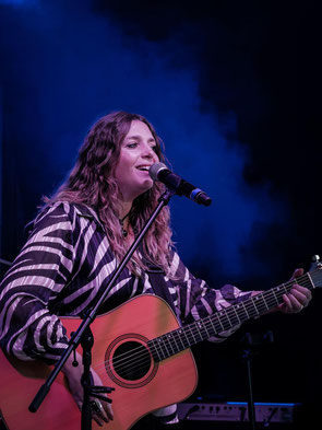 Karine, auteure, compositrice, interprète, au printemps de Bourges cette année