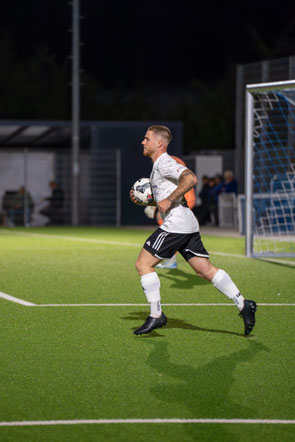 Rohroff schnappt sich den Ball nach dem Anschlusstreffer