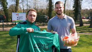 Marcel Hermann zusammen mit Sponsor Nils Kruse