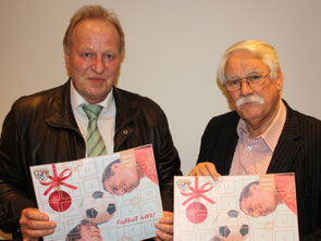 v.l. Dirk Janotta, stellv. Stiftungsvorsitzender und Schatzmeister im FVR, und Walter Desch, Vorsitzender der Stiftung und Präsident des FVR, präsentieren den diesjährigen Benefiz-Adventskalender.