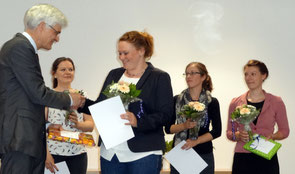 Für herausragende Leistungen wurden Dr. Edith Malecki, Marie-Ann Mowka, Kristin Mecklenburg und Stefanie Land (von links) ausgezeichnet. Foto: Ulrichs