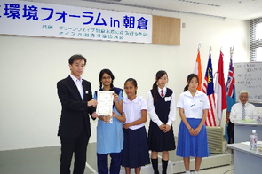  Japanese, Indian and Filipino children reading out “Student Environmental    Declaration” for protection the beautiful FURUSATO