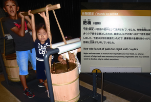 東京江戸博物館展示　肥桶