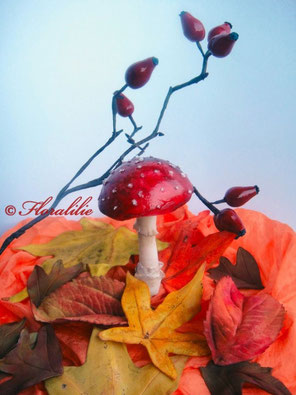 Gumpaste fly agaric by Floralilie