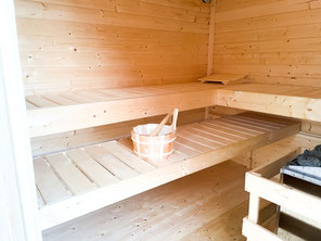 Eine Sauna mit Aufguss-Eimer