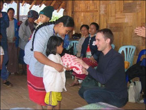 Providing clothing to children from Ban Kwai/Nai Soi and Ban Mae Surin camps