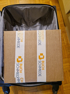 Paket im Rollkoffer