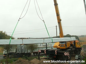 Blockhaus Experten - Entladen von Bündeln bis 3000 kg - Bausatz - Blockhaus bauen - Blockhausbau - Wohnblockhaus - Massivholzhaus