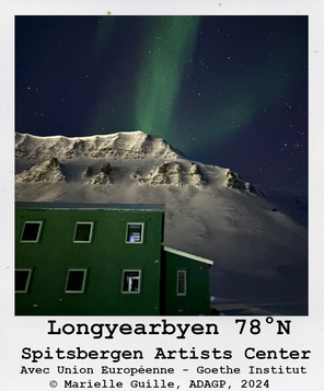 Résidence de création au Spitsbergen Artists Center à Longyearbyen. Une résidence financée par l'Union Européenne avec le Goethe Institut