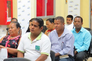 Público presente en la presentación del libro "La dosis hace el veneno". Esmeraldas, Ecuador.