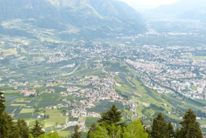 Dorf Tirol oberhalb Meran in Südtirol