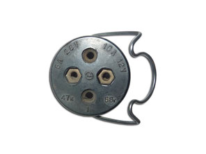 6ТБ-266001 Russische Bordsteckdose Reparaturlampe Traktor T150, T150K. Russian socket for portable (hand, repair) lamp tractor T-150, T-150K. Розетка штепсельная переносной лампы трактора Т-150, Т-150К.
