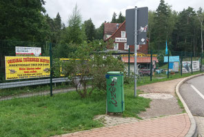 Würstchen am Zaun