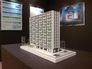 S=1/100のマンション（集合住宅）の建築模型をモデルルームに展示しました