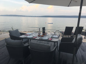 Abendessen mit Blick aufs meer, Insel Pasman
