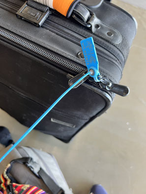 A blue tag placed on your luggage