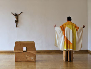 Klaus Simon: Kasel und Stola für die Kapelle Kloster Weingarten,  Fotografien von Dr. Ilonka Czerny, Akademie der Diözese Rottenburg-Stuttgart