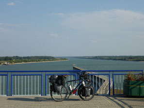 Donau nach der Staustufe, 33m hoch
