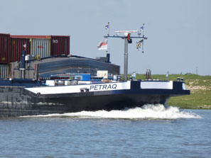 Containerschip Petraq