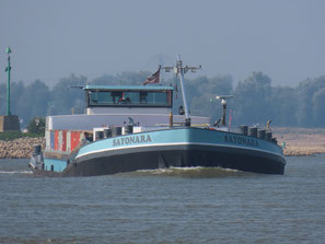 Containerschip Sayonara