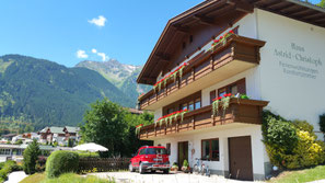 Zimmer mit Frühstücksbuffet und Ferienwohnungen Finkenberg