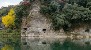 Kyoshuho is a representative scenic spot of Yabakei, where striking rock formations stretch for approximately 1 km
