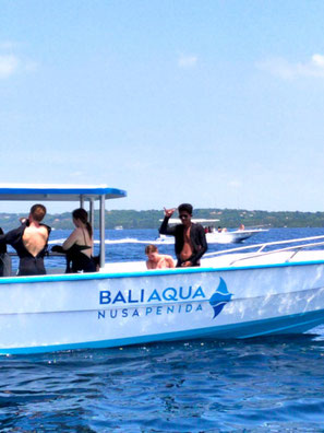 Nusa Penida bali aqua dive center diving tank in front of beach