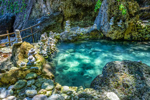 Photo of Tembeling pool and waterfall in Nusa Penida