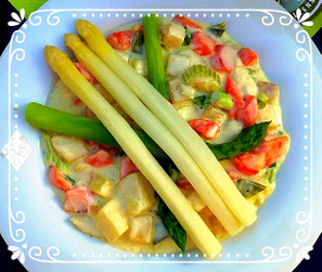 Spargel auf buntem Gemüse, Ilona M. Schütt