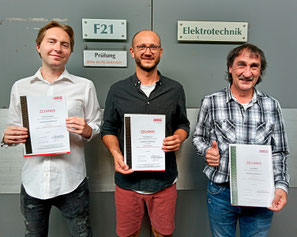 Weitere drei Teilnehmer mit Lehrabschlusszeugnissen im Bereich Elektrotechnik