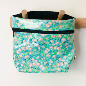 Trousse de toilette verte enduit
