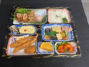 仕出し　パック料理　3500円