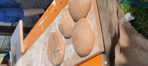 Auf Haus Bürgel wird römisches Brot gebacken