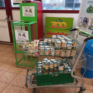 25.11.2025: Leerung Spendenbox Dehner Frechen_Foto:Schumacher