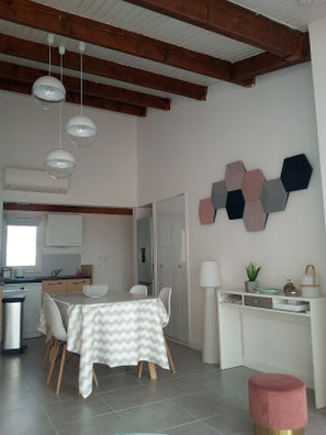Peinture intérieure au Cap d’Agde par Peinture Audiffren, artisan peintre en bâtiment, pour des murs, plafonds et boiseries avec des finitions soignées et professionnelles.