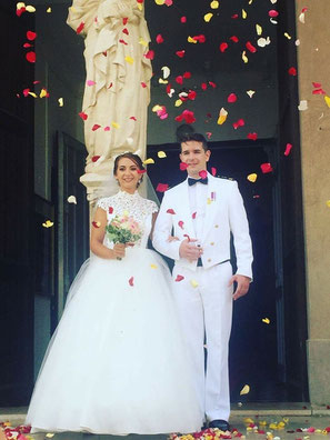 Robe de mariée princesse en guipure et tulle.