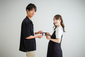 三上英和  ひでんち photostudiohidenchi カメラマン フォトグラファー 写真撮影 出張撮影 子供写真 家族写真 ニューボーンフォト マタニティーフォト 新生児撮影 赤ちゃん バースデーフォト お宮参り  岐阜 福井 愛知 各務原 瑞穂 岐南 羽島 海津 安八 大垣 本巣 関 美濃 美濃加茂 多治見 可児 郡上 池田 神戸 山県 北方 笠松 フォトスタジオ おしゃれ 人気 おすすめ 安い アルバム 年賀状 スタジオ撮影 カジュアル 服装 赤ちゃん 衣装 一歳 記念 桜 三人 四人  幼児