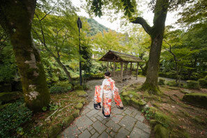 各務原のフォトスタジオひでんち 岐阜 関 山県へ出張撮影可能 岐阜公園の景色で振袖姿