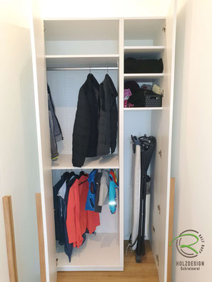 Flurschrank - Stauraum für Garderobe & Bügelstation, Garderobenschrank in weiß mit Schuhschrank u. Stauraum für Garderobe & Bügelstation, Flurgarderobe in weiß, Inneneinteilung Flurmöbel nach Maß