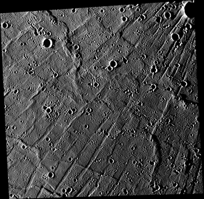 Die eingedellten Strahlen von Pantheon Fossae, aufgenommen von MESSENGER am 13. September 2012.