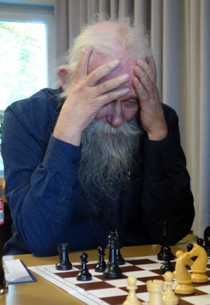 Werner Seifert hielt mit seinem Remis einen Mannschaftspunkt fest (Foto: A. Obdenbusch)
