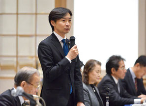 ２月の全政連総会で挨拶する宮本議員。「商工政治連盟が求める課題の改善を実現していきたい」