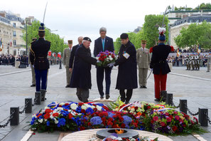 8 mai 2015, John Kerry à l'Arc de Triomphe