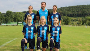 Unsere Neuzugänge Lisa-Marie Niggemeyer, Kathrin Block, Sarah Gajewski, Patrice Hillebrand und Amelie Saalfeld mit Trainer Manuel Bohnert. Foto: Frank Neinaß