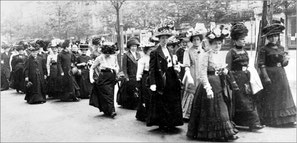 Demonstration für das Frauen-Wahlrecht 1918. Quelle: DW Berlin