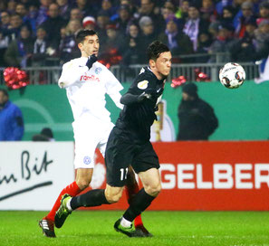 Atakan Karazor gegen Michael Gregoritsch - Foto: pin