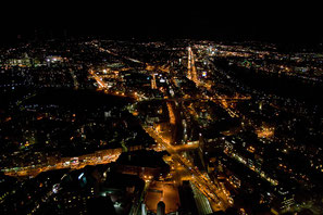 Nächtliche Großstadtbeleuchtung (hier: Boston – Foto: Weber)