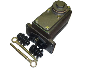 21А-3505010 (21A-3505010) Hauptbremszylinder und Kupplungsgeberzylinder GAZ-66. Brake and clutch master cylinder GAS 66. Главный цилиндр тормоза и выключения сцепления ГАЗ-66.